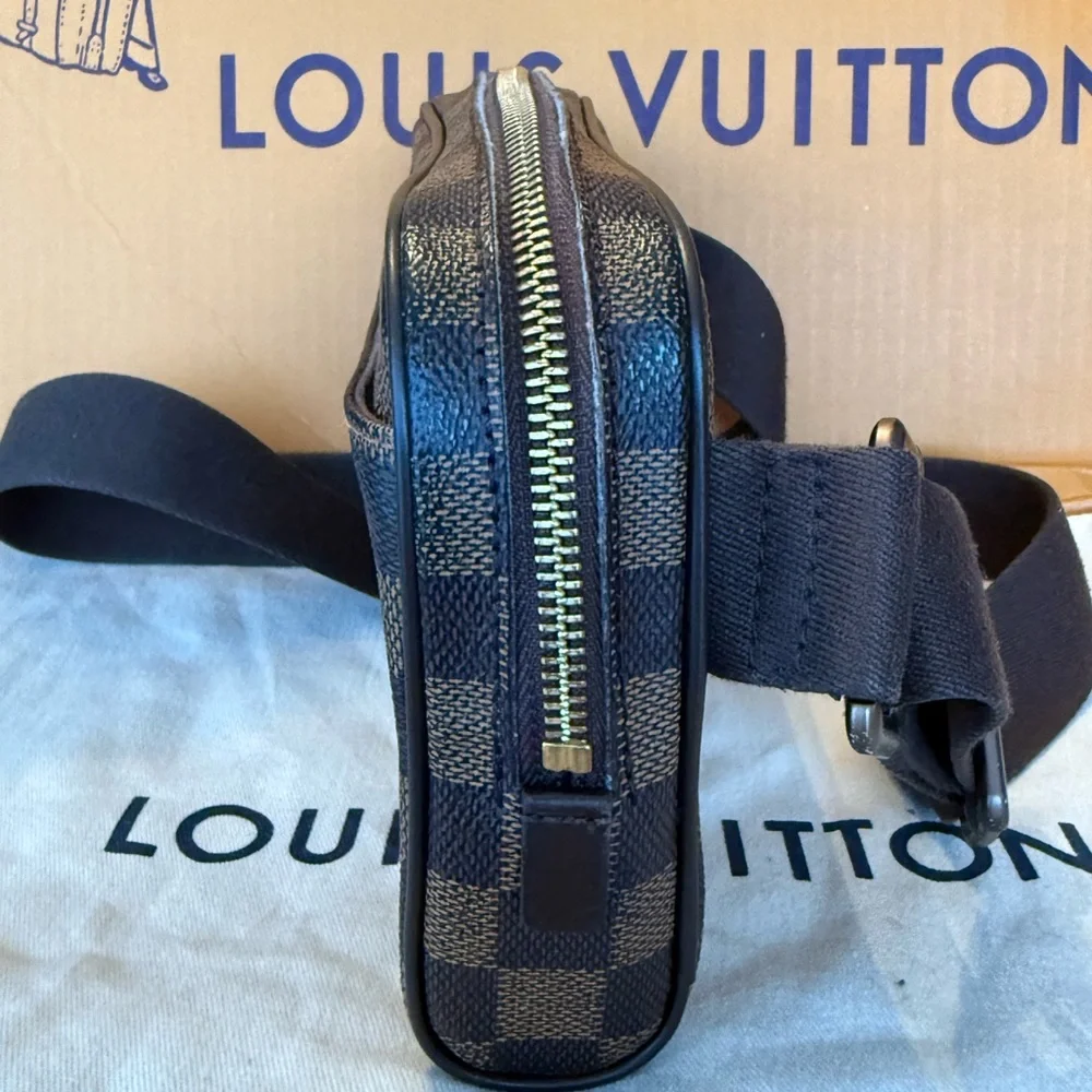 Louis Vuitton - Picture 6 of 9